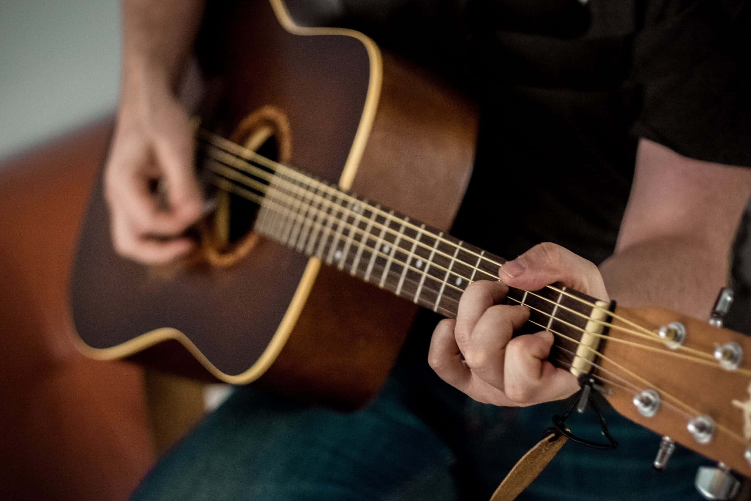 pexels north 1407322 scaled - Guitarra Navarrez NV11